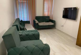 Green Apartment has rooms with a private hot tub