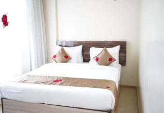 JZ Lake View Resto Bar has Balcony rooms