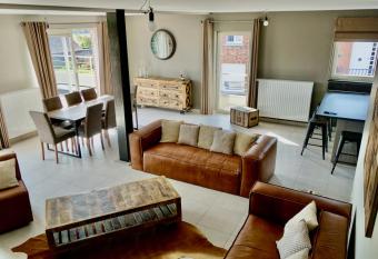 Becosy Loft en duplex avec terrasse et 3 chambres has Balcony rooms