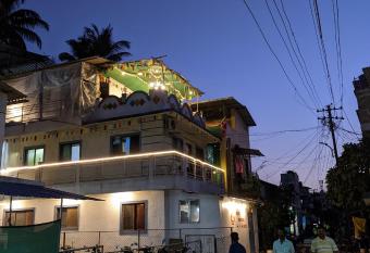 Awaara Backpackers Hostel, Alibag allows 18 year olds to book a room