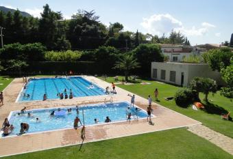 Camping Alberg Municipal Tivissa allows 18 year olds to book a room