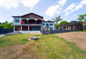 Pura Vida allows 18 year olds to book a room