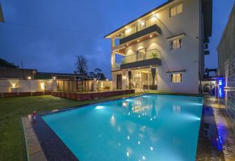 Mountain Majesty Villa by Tropicana Stays has rooms with a private hot tub