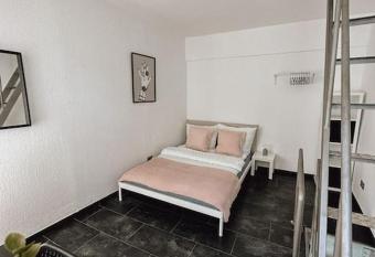 Mini Designkonzept Wohnung allows 18 year olds to book a room