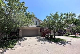 3 bed, 2 bath, 883 Karisa Lane has Balcony rooms