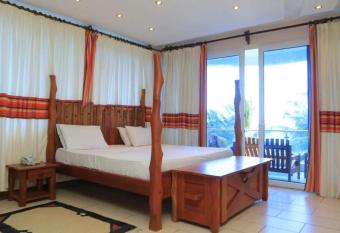 Luxury 2 bedroom apartment bamburi beach has rooms with a private hot tub