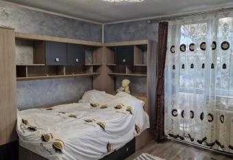 Laura House has Balcony rooms