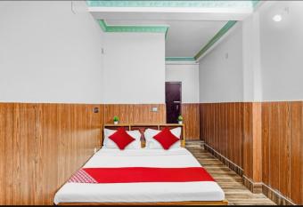 Bandhanika Wedding Palace has Balcony rooms