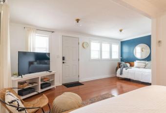 Downtown Studio 2 at Beer Ranch Project Inn has Balcony rooms