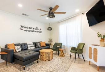 Downtown Pearl Bungalow at Beer Ranch Project has Balcony rooms