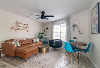 Downtown Lonestar Bungalow at Beer Ranch Project has Balcony rooms