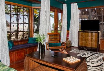Villa Ramandi B2 allows 18 year olds to book a room