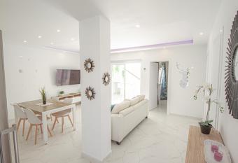 Green Point 3 bed holiday House has Balcony rooms