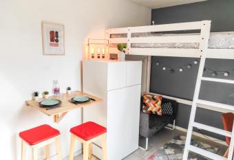 Le Scandi Mini - Porte de Paris allows 18 year olds to book a room