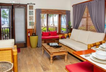 Villa Lynda s Place D2 allows 18 year olds to book a room