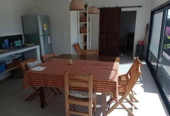 Excelente casa de huspedes allows 18 year olds to book a room