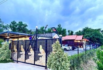                                     Poonisavilla has Balcony rooms