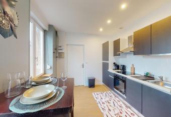 Un trou de verdure has Balcony rooms