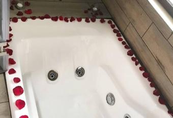 Caba  a Luz 2 allows 18 year olds to book a room