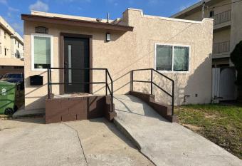 Zen Zone has Smoking rooms