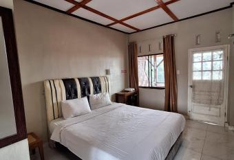 RON S Guest House Berastagi Backpacker Rooms has Balcony rooms