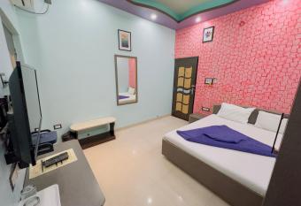 HOTEL SAI PALACE P.G. HOUSE has Smoking/Balcony rooms