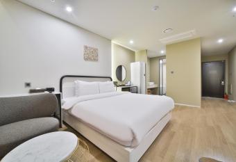 Hotel PIED Suseong allows 18 year olds to book a room
