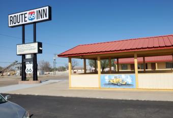 Route 66 Inn has rooms with a private hot tub