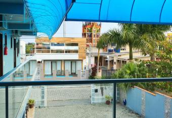 Pousada Para  so Tropical allows 18 year olds to book a room