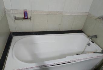 Royal Nest Premium has rooms with a private hot tub