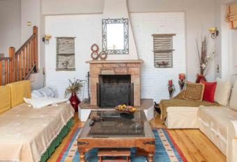 Amadryas Villa has Balcony rooms