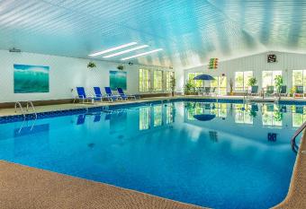 Even'tide Resort Motel & Cottages has Balcony rooms