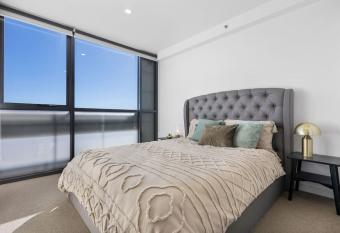 City Oasis: Pool, Gym, Cinema has Balcony rooms