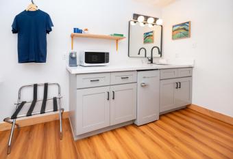 Anacortes Inn allows 18 year olds to book a room