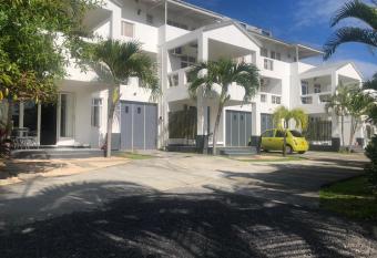 Spacious Three Bedroom Apartment has Balcony rooms