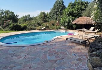 Villa des Cigales has Balcony rooms