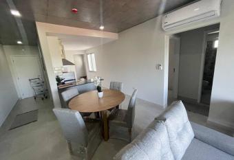 Dpto zona Luque, cerca del aeropuerto y centros comerciales has Balcony rooms