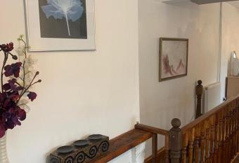 Lovely 2 of 2 -Bed Apartments at st74qq has Balcony rooms