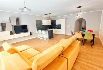 Central Modern Apartment Sliema has Balcony rooms
