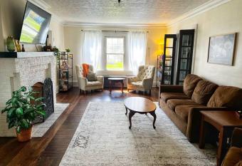 The Huffman House has Balcony rooms