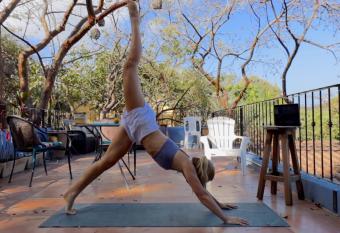 Beautiful Oceanview Casa with 5-Star Concierge has Balcony rooms