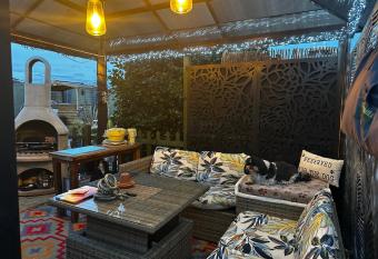 Nautical South Self-contained Dog Friendly Annexe has Balcony rooms