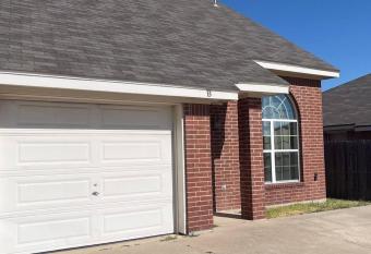 2 bedroom 2 bathroom in Killeen! allows 18 year olds to book a room