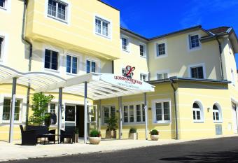 Hotel Leobersdorfer Hof allows 18 year olds to book a room