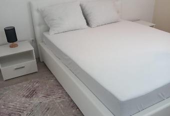 Emir Apartman has Balcony rooms