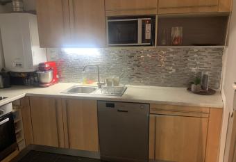 Proche Gen  ve appartement 50m2 et terrasse 20m2 has Balcony rooms