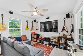 (null) allows 18 year olds to book a room