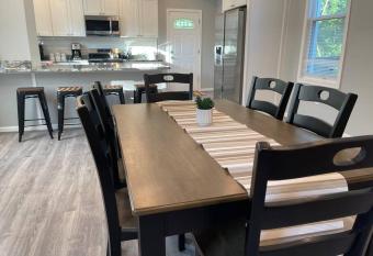 completely remodeled 4 bedrooms 2.5 baths has Balcony rooms