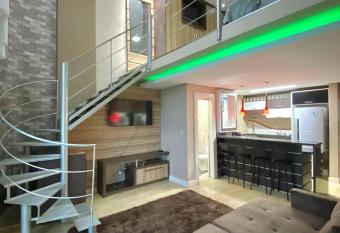 Saint Sebastian Flat 612 - Com Hidro! at   4 pessoas, Duplex, no centro has rooms with a private hot tub