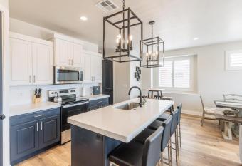 The Chill Zone has Balcony rooms